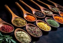 Baharatlar, yemeklerin lezzetini artıran ve sofralara aroma katan en önemli malzemelerden biridir. Baharatlar, sadece tat vermekle kalmaz, aynı zamanda sağlık açısından da çeşitli faydalar sunar. Yüzyıllardır farklı kültürlerin mutfaklarında kullanılan baharatlar, yemeklerin karakterini belirler ve gastronomi dünyasının vazgeçilmez unsuru hâline gelir. Konulu bir haber görseli.