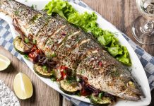 Balık, tarih boyunca hem beslenme hem de kültürel açıdan önemli bir yere sahip olmuştur. İnsanlar, deniz ve tatlı su kaynaklarından elde ettikleri balıkları, enerji ve protein kaynağı olarak kullanmıştır. Balık, ilk çağlardan itibaren sofralarda yer almış ve çeşitli toplumlarda ritüel ve geleneksel bir öğün haline gelmiştir. Konulu bir haber görseli.