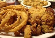 Cajun Mutfağı, Amerika Birleşik Devletleri’nin Louisiana eyaletinde yaşayan Cajun halkının özgün yemek kültürünü yansıtır. Bu mutfak, Fransız, İspanyol, Afrikalı ve yerel Amerikan etkilerini harmanlayarak ortaya çıkmıştır. Louisiana’nın bataklık ve nehir bölgelerinde şekillenen Cajun Mutfağı, zengin aromalar ve baharatlı tatlar ile tanınır. Konulu bir haber görseli.