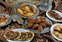 Doğu mutfağı, tarih boyunca zengin kültürel mirası ve coğrafi çeşitliliğiyle dünya mutfakları arasında özel bir yere sahiptir. Kendine özgü baharatlar, taze malzemeler ve özgün pişirme teknikleriyle Doğu yemekleri, hem lezzet hem de görsellik açısından sofraları şenlendirir. Bu mutfak, yöresel tatlar ve tariflerle dolu geniş bir yelpazeye sahiptir. Doğu mutfağının farklı şehir ve bölgelerden gelen çeşitleri, her damak zevkine hitap eden özgün lezzetler sunar. Konulu bir haber görseli.