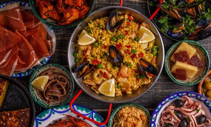 Dünya yemekleri, farklı coğrafyaların kültürel ve gastronomik zenginliğini yansıtır. Her ülke, kendi mutfak kültürü ve gelenekleri doğrultusunda özgün tarifler geliştirir. Akdeniz mutfağı, Asya mutfağı, Latin Amerika lezzetleri ve Orta Doğu yemekleri, dünya mutfaklarının öne çıkan örneklerindendir. Konulu bir haber görseli.