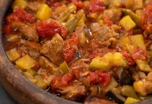 Türk mutfağının ve dünya mutfaklarının en önemli öğelerinden biri olan etli yemekler, zengin çeşitliliği ve doyurucu yapısıyla sofraların baş tacıdır. Kırmızı et, tavuk veya balık gibi farklı et türlerinin çeşitli pişirme teknikleriyle hazırlanması, her damak tadına hitap eden lezzetler ortaya çıkarır. Özellikle mevsim sebzeleri ve yöresel baharatlarla birleşen etli yemekler, hem geleneksel hem modern tariflerle günümüzde popülerliğini koruyor. Konulu bir haber görseli.