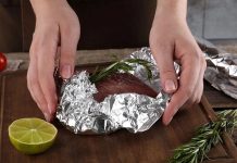 Folyo içinde pişirme hem zaman tasarrufu sağlar hem de yemeklerin besin değerini korur.