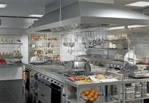 İnsanlık tarihi boyunca yemek sadece bir ihtiyaç değil aynı zamanda bir kültür taşıyıcısı olmuştur. Tarif denildiğinde akla yalnızca yemek hazırlama yöntemi değil, nesiller boyu aktarılan bir miras gelir. Eski uygarlıklardan günümüze kadar ulaşan yazılı veya sözlü tarifler, toplumların yaşam biçimini, inançlarını ve alışkanlıklarını yansıtır. Özellikle Anadolu gibi köklü bir coğrafyada her yörenin kendine özgü tarifleri bulunur ve bu tarifler adeta o bölgenin kimliği haline gelir. Konulu bir haber görseli.