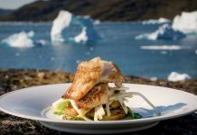 Grönland Mutfağı, Arktik iklimin zorluklarıyla şekillenmiş bir yemek kültürünü yansıtır. Kuzey Atlantik ile Arktik Okyanusu arasında yaşayan Inuit halkı, yüzlerce yıldır bu bölgenin doğal kaynaklarını kullanarak besleyici ve dayanıklı yemekler geliştirmiştir. Bölgedeki sert iklim, tarım faaliyetlerini kısıtladığı için mutfak, ağırlıklı olarak deniz ve kara hayvanlarının etine dayanır. Konulu bir haber görseli.