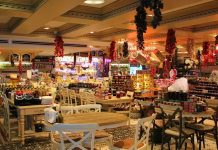 Gurme mekanlar, hem yerel hem de dünya mutfaklarının en özel lezzetlerini bir araya getiren, damak tadına önem verenler için adeta birer gastronomi cenneti. Bu mekanlar, yemek sunumundan kullanılan malzemelere, dekorasyondan atmosferine kadar her detayı özenle tasarlıyor. Şehirlerdeki gurme noktalar, yalnızca yemek yemek için değil, aynı zamanda unutulmaz bir deneyim yaşamak isteyenler için de cazip hale geliyor. Konulu bir haber görseli.