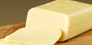 Kaşar peynirinin tarihçesi, Osmanlı dönemine kadar uzanır. Geleneksel üretim teknikleri, köylerde başlayan küçük ölçekli üretimlerle günümüze kadar taşınmıştır.