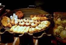 Letonya mutfağı, Baltık Denizi’nin kıyısında yer alan coğrafi konumunun yanı sıra tarih boyunca farklı kültürlerin etkisiyle şekillenmiştir. Baltık iklimi, tarım ürünleri, ormanlardan elde edilen doğal kaynaklar ve deniz ürünleri, bu mutfağın temel taşlarını oluşturur. Komşu ülkeler Estonya, Litvanya, Almanya ve Rusya ile yaşanan etkileşimler de yemek kültürüne farklı tatlar kazandırmıştır. Konulu bir haber görseli.