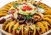 Marquesas Mutfağı, Fransız Polinezyası’nın en uzak ve en bakir adalarından biri olan Marquesas’ın zengin kültürel geçmişini yansıtan bir gastronomi anlayışıdır. Ada halkı yüzyıllardır deniz ürünleri, kök sebzeler ve tropikal meyveler kullanarak kendine özgü tarifler geliştirmiştir. Hindistancevizi, balık ve taro, Marquesas mutfağının temel ögeleri arasında yer alır. Konulu bir haber görseli.