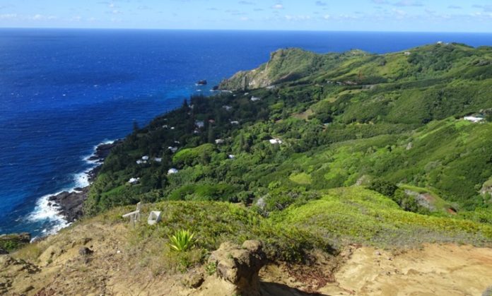 Pitcairn Adaları Mutfağı Pitcairn Adaları Mutfağı, Güney Pasifik’in en küçük yerleşim yerlerinden biri olan Pitcairn Adaları’nın geleneksel beslenme alışkanlıklarını ve kültürel mirasını yansıtır. Ada halkı, yüzyıllardır deniz ürünleri, tropikal meyveler ve kök sebzelerle kendine özgü tarifler geliştirmiştir. Hindistancevizi, taro, balık ve muz, Pitcairn mutfağının temel ögeleri arasında yer alır. Konulu bir haber görseli.
