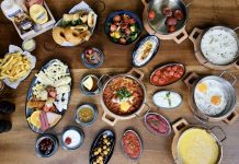 Serpme kahvaltı, zamanla modern restoranlarda da popülerleşmiş ve şehir yaşamının ayrılmaz bir parçası haline gelmiştir.