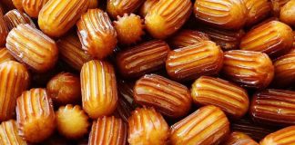 Tatlı ve özel teknikler deneyimi, malzeme seçimi ile başlar. Taze süt, kaliteli un, doğal meyveler ve kaliteli çikolata tatlıların lezzetini doğrudan etkiler.