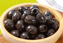 Zeytin, sadece besin kaynağı olarak değil, aynı zamanda köklü bir mirasın temsilcisi olarak da değer görüyor. Türkiye’nin farklı bölgelerinde bulunan asırlık ağaçlar, bu ürünün ne kadar eskiye dayandığını gösteriyor.