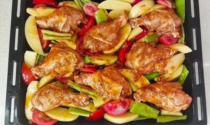 Fırında Tavuk But Lezzeti Sofraların Vazgeçilmezi Türk mutfağında sıklıkla tercih edilen yemekler arasında fırında tavuk but önemli bir yere sahiptir. Hem pratik hazırlanışı hem de doyurucu yapısı ile özellikle akşam yemeklerinde tercih edilen bu lezzet, sofraların vazgeçilmezidir. Sağlıklı pişirme yöntemlerinden biri olan fırınlama tekniği ile hazırlanan tavuk but, hem hafif hem de oldukça besleyicidir. Yanında hazırlanan sebzeler ve pilav ile tam bir öğün sunar. Konulu bir haber görseli