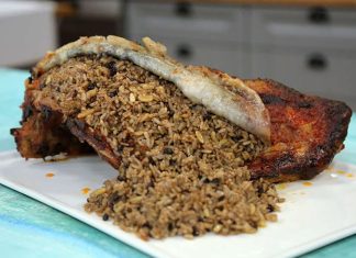 Türk mutfağının en özel yemeklerinden biri olan kaburga dolması, özellikle Güneydoğu Anadolu Bölgesi’nde köklü bir geçmişe sahiptir. Tarihi Osmanlı mutfağına kadar uzanan bu yemek, özellikle Diyarbakır ve çevresinde bayram sofralarının, düğünlerin ve özel kutlamaların en gözde ana yemeklerinden biri olarak bilinir. Kaburga dolması, hazırlanışındaki özen ve pişirme yöntemindeki sabır ile adeta bir kültürel miras olarak nesillerden nesillere aktarılmaktadır. Konulu bir haber görseli.