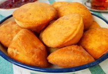 Pişi, Türk mutfağının en eski ve sevilen hamur işlerinden biridir. Genellikle kahvaltılarda ve çay saatlerinde tüketilen pişi, yumuşak ve hafif çıtır dokusu ile öne çıkar. Tarihi Osmanlı dönemine kadar uzanan bu lezzet, günümüzde sokak lezzeti olarak da popülerliğini korumaktadır. Konulu bir haber görseli.