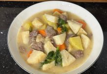 Terbiyeli kereviz, Türk mutfağında kendine özel bir yere sahip, hafif ve besleyici bir yemektir. Kereviz, hem lif hem de vitamin açısından oldukça zengindir ve özellikle sindirim sistemi sağlığı için önem taşır. Terbiye ile hazırlanan kereviz, yemeğe yumuşak bir doku ve aromatik bir tat kazandırır. Konulu bir haber görseli.