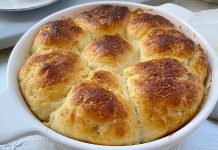 Dızmana, Trakya mutfağının en karakteristik hamur işlerinden biri olarak son yıllarda yeniden gündeme geliyor. Yerel lezzetlerin dijital platformlarda sıkça paylaşılması, sokak lezzetlerine yönelik artan ilgi ve gastronomi turizminin yaygınlaşması, bu geleneksel yiyeceğin Türkiye genelinde daha fazla tanınmasını sağladı. Pek çok kişi tarafından Balkan kökenli bir tarif olarak bilinen Dızmana, özellikle Rumeli göçmeni ailelerde hâlâ günlük sofraların vazgeçilmezlerinden biri olmaya devam ediyor. Bu ilginin hızla artması, bölgedeki küçük işletmeleri de harekete geçirdi ve geleneksel tariflerin modern yorumlarla yeniden sunulmasına zemin hazırladı. Konulu bir haber görseli.