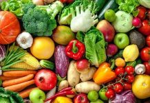 Günümüzde sağlıklı yaşam arayışları artarken, beslenme alışkanlıkları da yeniden sorgulanmaya başladı. Bu noktada öne çıkan kavramlardan biri mevsimsel beslenme oluyor. Mevsimsel beslenme, yalnızca ne yediğimizle değil, ne zaman yediğimizle de ilgilenen bütüncül bir yaklaşımı ifade eder. Doğanın sunduğu ürünleri kendi zamanında tüketmek, hem beden hem de çevre açısından önemli kazanımlar sağlar. Konulu bir haber görseli.