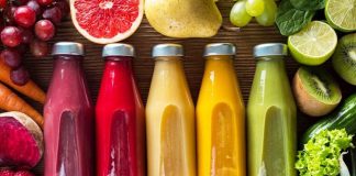 Juice cleanse, yani meyve ve sebze suları ile yapılan detoks uygulamaları, son yıllarda sağlıklı yaşam trendleri arasında önemli bir yer edindi. Bu yöntem, vücudu toksinlerden arındırmayı, sindirim sistemini rahatlatmayı ve enerji seviyesini yükseltmeyi amaçlar. Ancak bu süreçte juice cleanse uygulamasının doğru şekilde yapılması, hem besleyici hem de güvenli olmasını sağlar. İnsanlar, kısa süreli detoks programlarıyla bedenlerini yenilemek ve sağlıklı alışkanlıklarını desteklemek için bilinçli seçimler yapıyor. Konulu bir haber görseli.