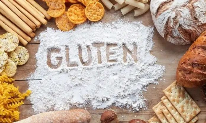 Son yıllarda beslenme alışkanlıklarının değişmesiyle birlikte gluten alternatifleri, hem sağlık odaklı tüketicilerin hem de özel diyet uygulayanların gündeminde önemli bir yer edinmiştir. Özellikle çölyak hastaları, gluten hassasiyeti yaşayan bireyler ve daha hafif beslenmeyi tercih edenler için glutensiz ürünler artık bir zorunluluk olmaktan çıkıp bilinçli bir tercih hâline gelmiştir. Bu değişim, gıda sektöründe de ciddi bir dönüşümü beraberinde getirmiştir. Konulu bir haber görseli.