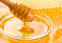 Günümüzde beslenme alışkanlıkları hızla değişirken, rafine şeker tüketimine yönelik farkındalık da her geçen gün artıyor. Aşırı şeker tüketiminin kilo kontrolünden metabolik sorunlara kadar birçok başlıkta tartışılması, tüketicileri farklı şeker alternatifleri arayışına yönlendiriyor. Bu alternatifler yalnızca tatlı ihtiyacını karşılamakla kalmıyor, aynı zamanda daha dengeli bir beslenme düzeni oluşturma isteğine de yanıt veriyor. Konulu bir haber görseli.