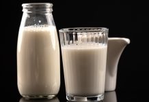 Günlük beslenme alışkanlıklarının vazgeçilmez unsurlarından biri olan süt, hem çocukların gelişimi hem de yetişkinlerin sağlıklı yaşamı için büyük önem taşıyor. Yüzyıllardır sofralarda yer alan bu doğal içecek, içerdiği vitamin ve mineraller sayesinde dengeli beslenmenin temel yapı taşları arasında kabul ediliyor. Son yıllarda artan sağlık bilinciyle birlikte süt tüketimi yeniden yükselişe geçmiş durumda. Konulu bir haber görseli