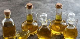 Günümüzde beslenme alışkanlıkları değiştikçe kullanılan yağ türleri de daha fazla tartışılır hale geliyor. Özellikle zeytinyağı ve farklı bitkisel yağlar, hem ev mutfaklarında hem de gıda sektöründe önemli bir yere sahip. Yağ seçimi artık yalnızca lezzetle değil, üretim yöntemi, içerik ve kullanım alanlarıyla birlikte değerlendiriliyor. Bu durum, tüketicilerin bilinçli tercihler yapmasını beraberinde getiriyor. Konulu bir haber görseli.